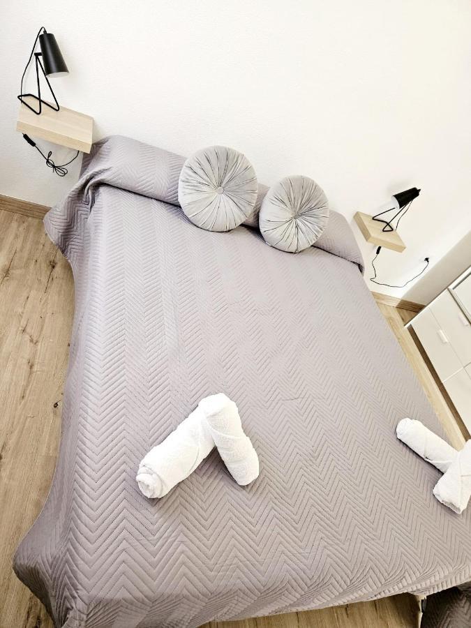 Apartamento Familiar En Triana Seville Exterior photo